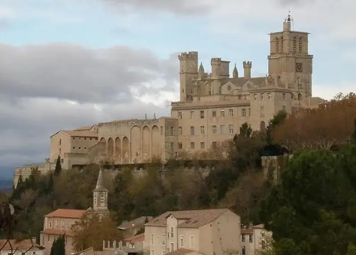 Casa de Férias Maison Bourgeoise Avec Piscine Privee *