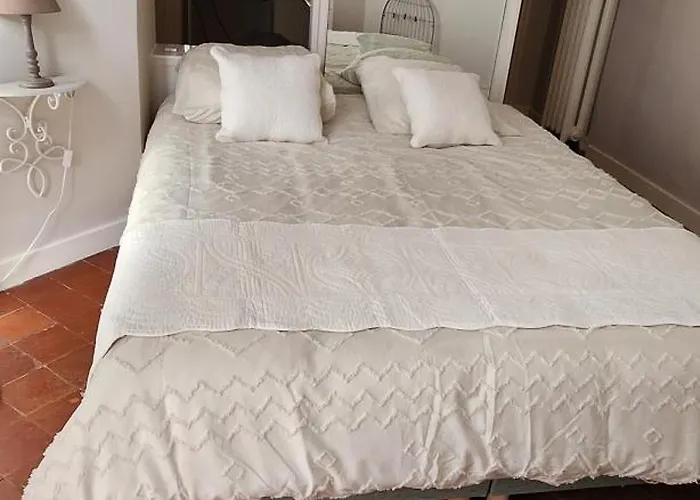 Casa de Férias Maison Bourgeoise Avec Piscine Privee