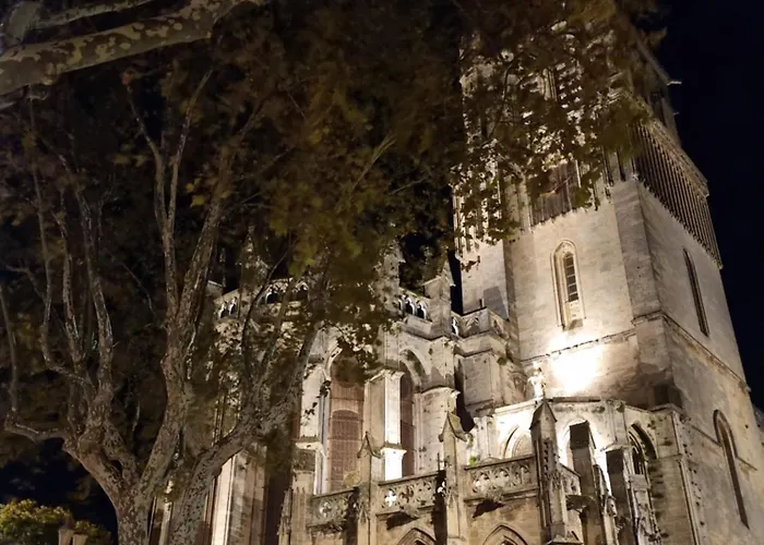 Casa de Férias Maison Bourgeoise Avec Piscine Privee *